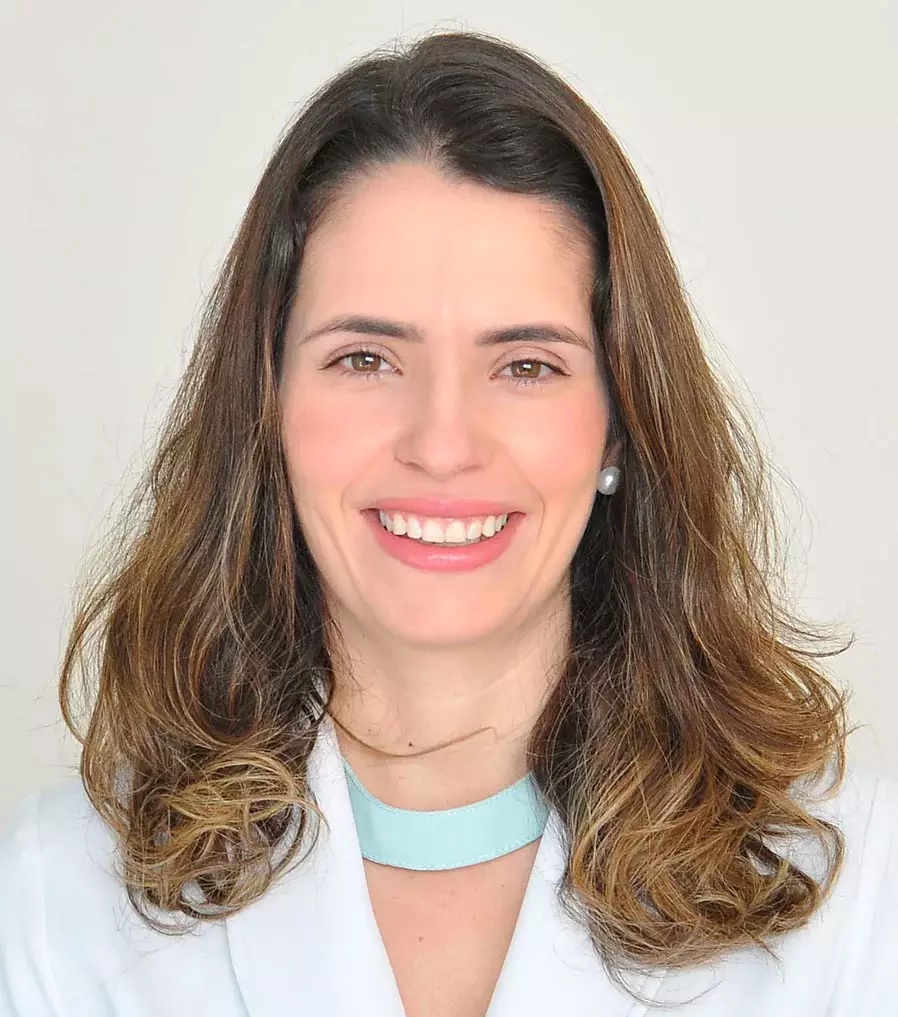 Dra. Ana Carolina - COE - Oncologista e Oncogetica